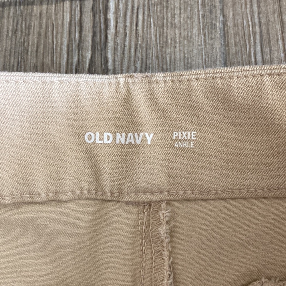 Old Navy Khaki Pixie Pants - Picture 5 of 6